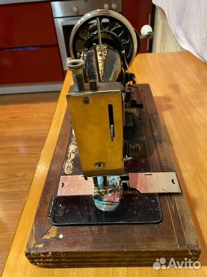 Швейная машина антикварная