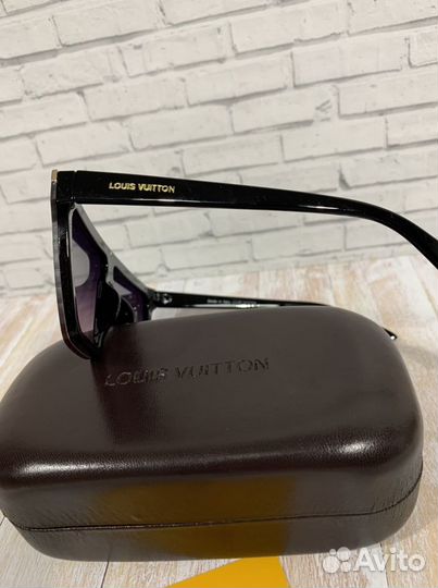 Солнцезащитные очки Louis Vuitton