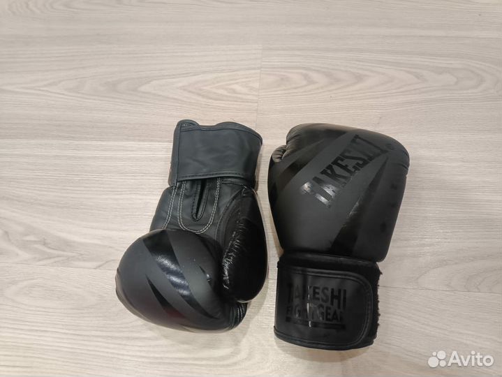 Боксерские перчатки 10 oz