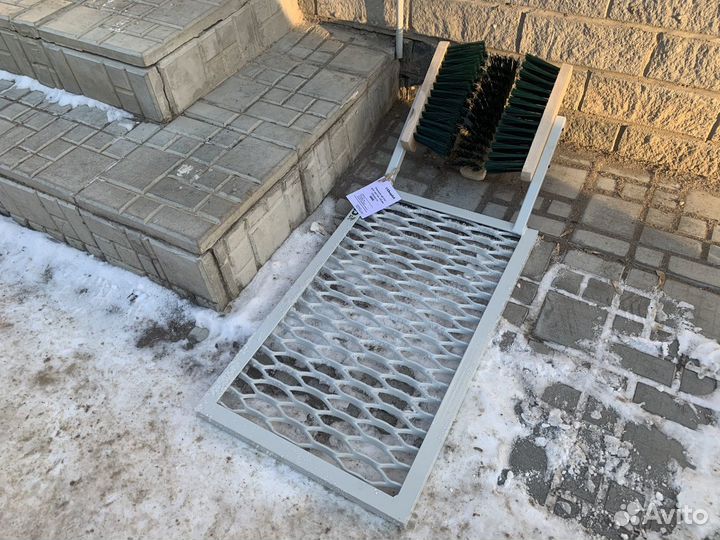 Уличная щетка для обуви 