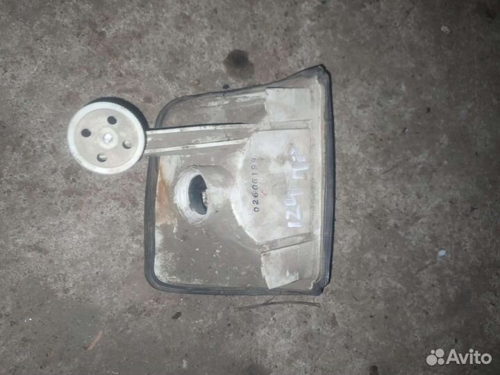 Поворотник Мерседес W123 W124