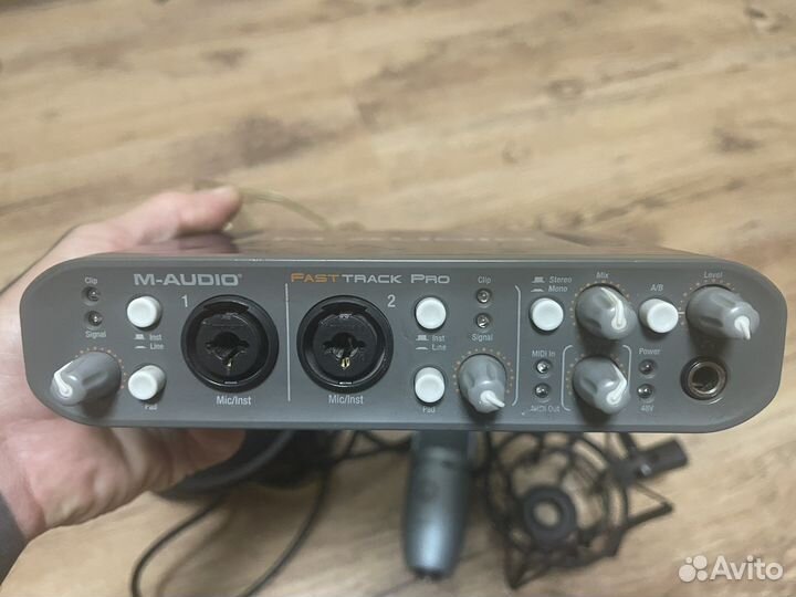 Микрофон akg p120 /M-Audio Fast Track Pro