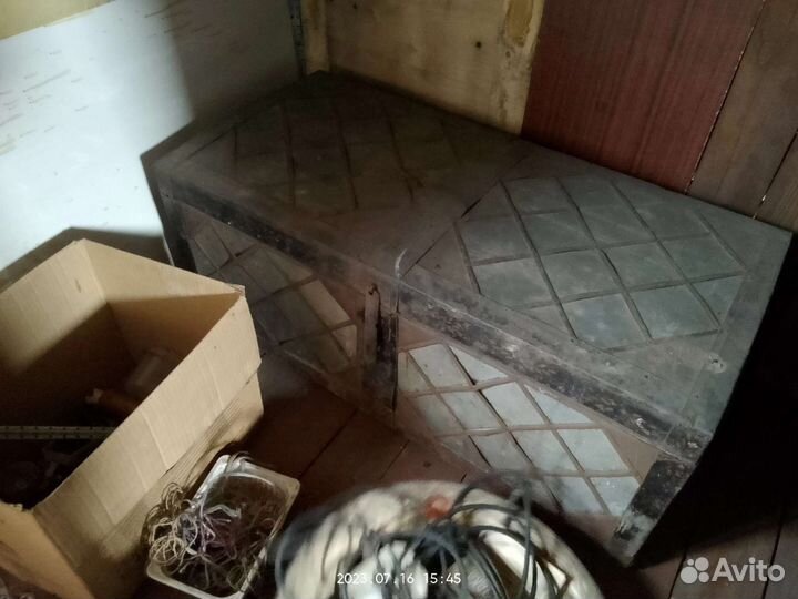 Сундук старинный