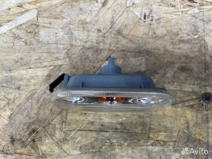 Повторитель поворота передний правый Volkswagen