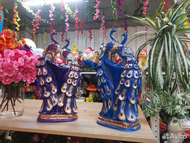 Павлины парные и одиночные на колоннах