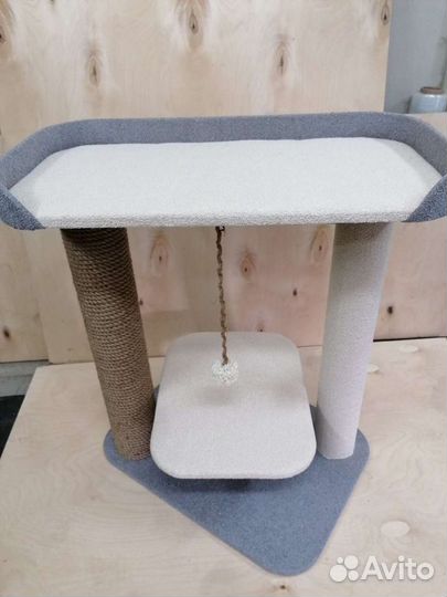 Когтеточка с лежанками для кошек