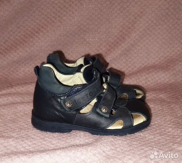 Сандалии Totto