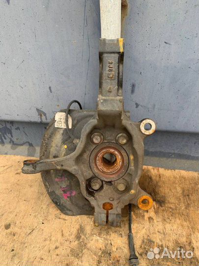 Кулак передний левый Nissan X-Trail T31