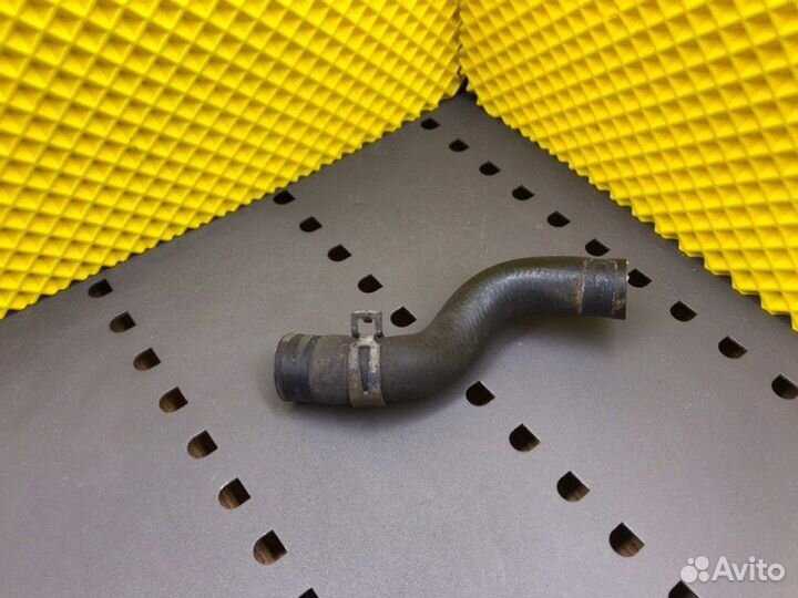 Патрубок системы охлаждения Mercedes-Benz E-Class