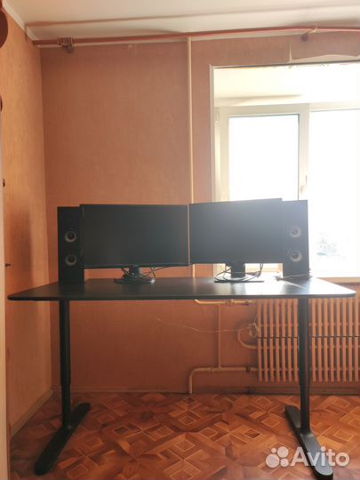 Компьютерный стол IKEA