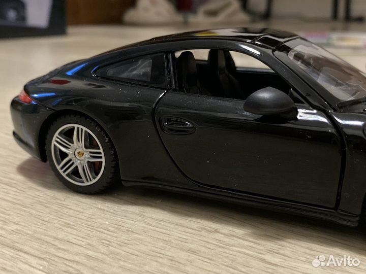 Коллекционная машинка Porsche 911 Carrera S