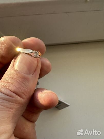 Золотое колечко с фианитом