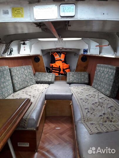 Отдых на воде под парусом