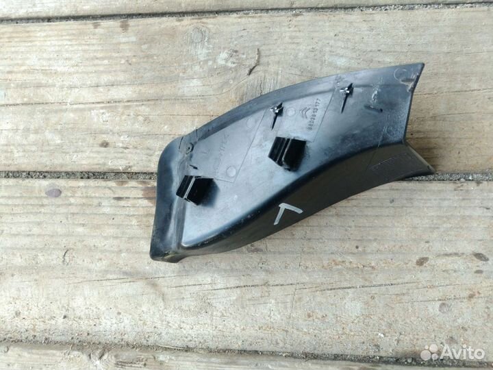 Юбка заднего фонаря Ситроен С4