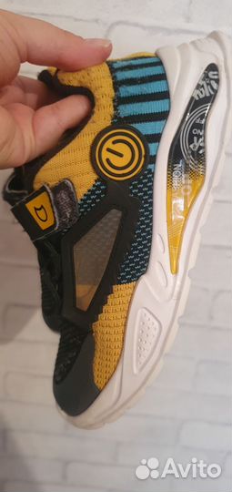 Кроссовки котофей 33