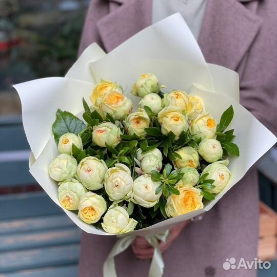 Букет из 11 кустовой пионовидной розы