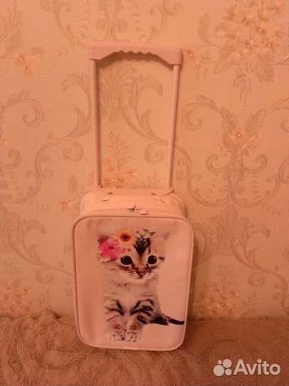 Детский чемодан на колесиках