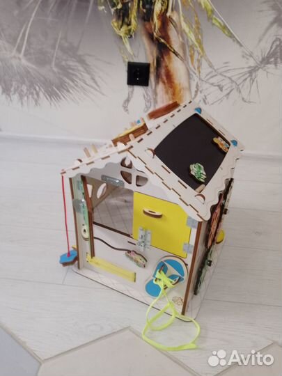 Детский развивающий деревянный домик