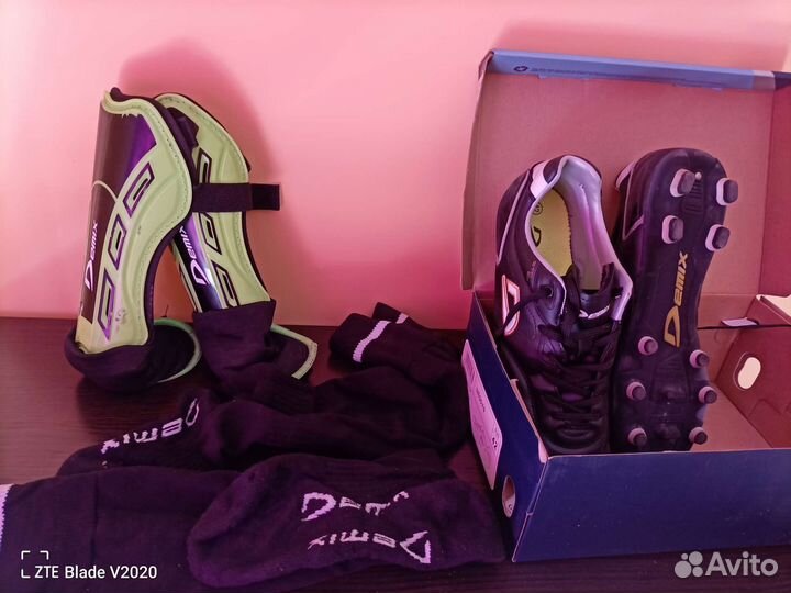 Бутсы, гетры и щитки