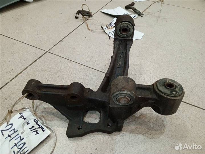 Кулак поворотный задний правый Toyota Camry XV40