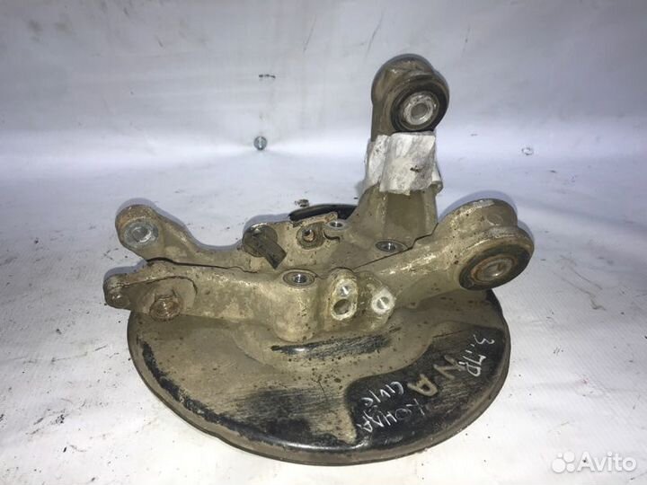 Поворотный кулак задний правый Honda Civic 4D