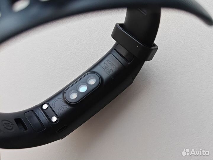 Фитнес браслет honor band 5