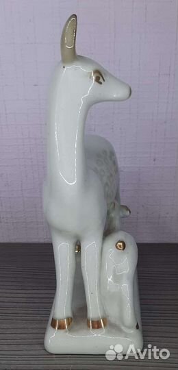 Фарфоровые статуэтки. Олени