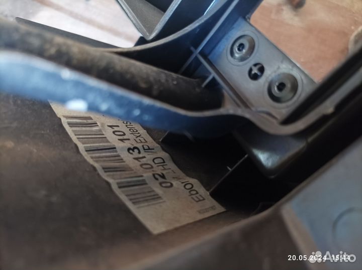 Накладка центральная торпеды на Cadillac CTS