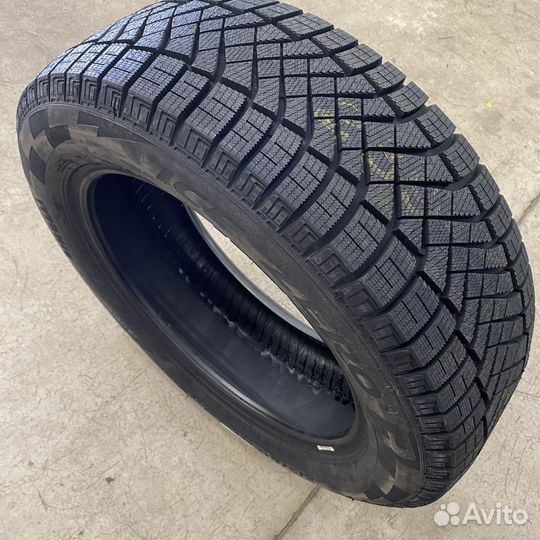 Pirelli Ice Zero FR 235/45 R18 98H