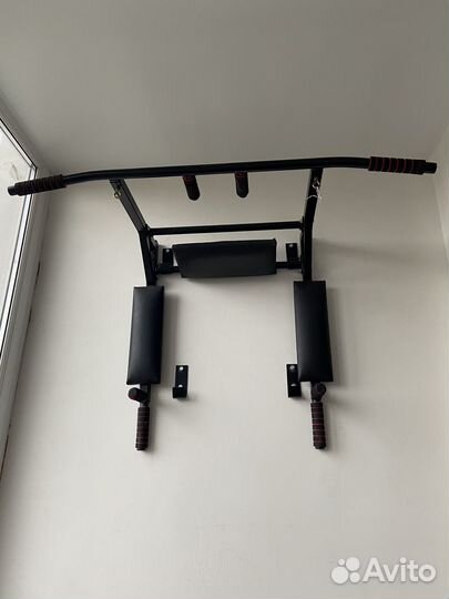 Турник настенный