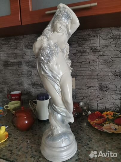 Фарфоровые статуэтки