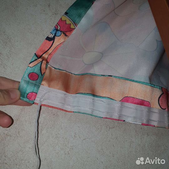 Шторы для детской яркие атласные б/у