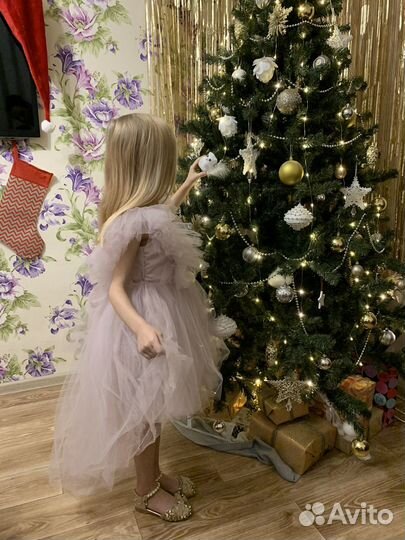 Платье на девочку праздничное 122 р-р