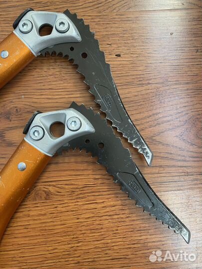 Ледовый инструмент Petzl Ergonomic