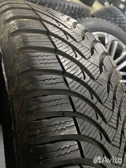 Michelin Alpin A4 215/55 R17