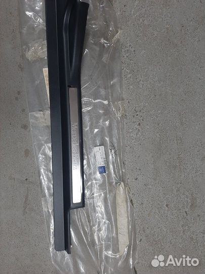 Накладка порога передняя правая Mercedes w202