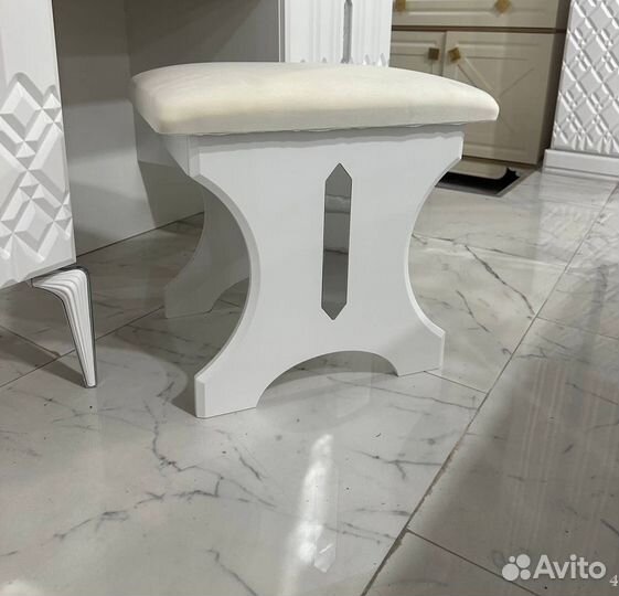 Спальный гарнитур «Рианна» в неоклассике