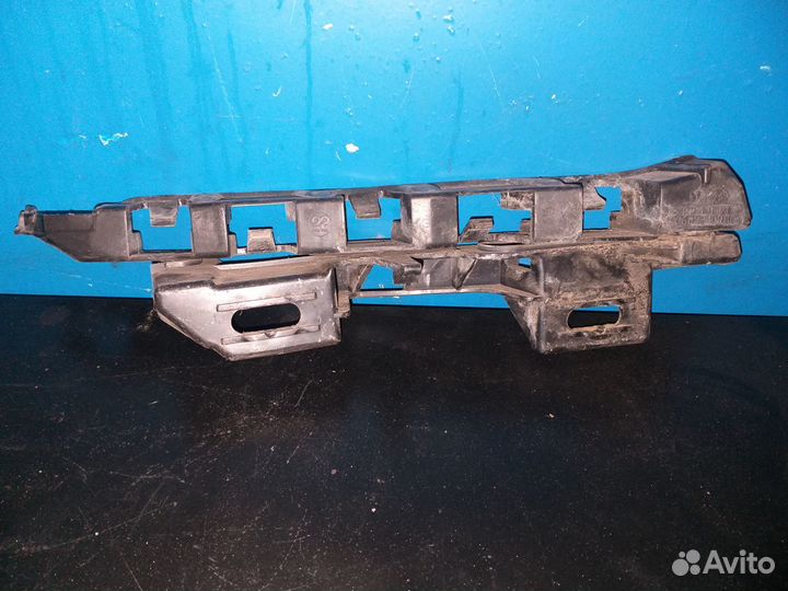 Кронштейн переднего бампера левый Ситроен С4