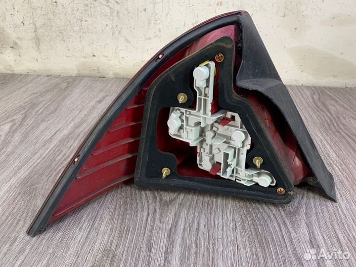 Фонарь задний правый Ford Mondeo хетчбэк 5-ти дв