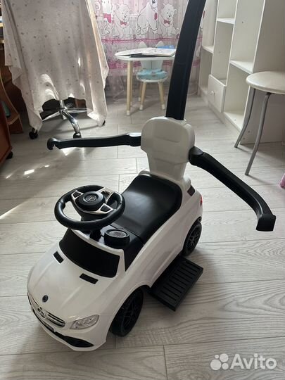 Машинка каталка толокар с ручкой