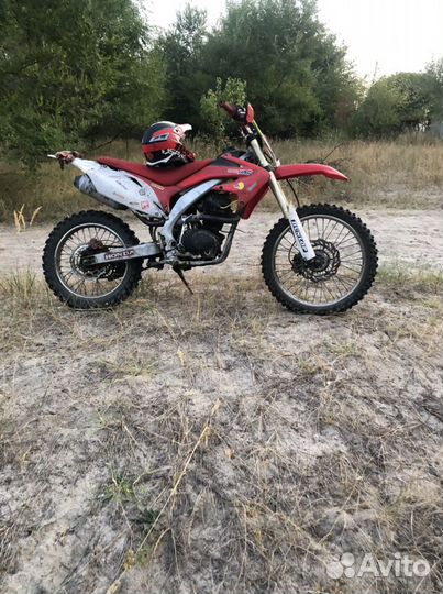 Кроссовый мотоцикл