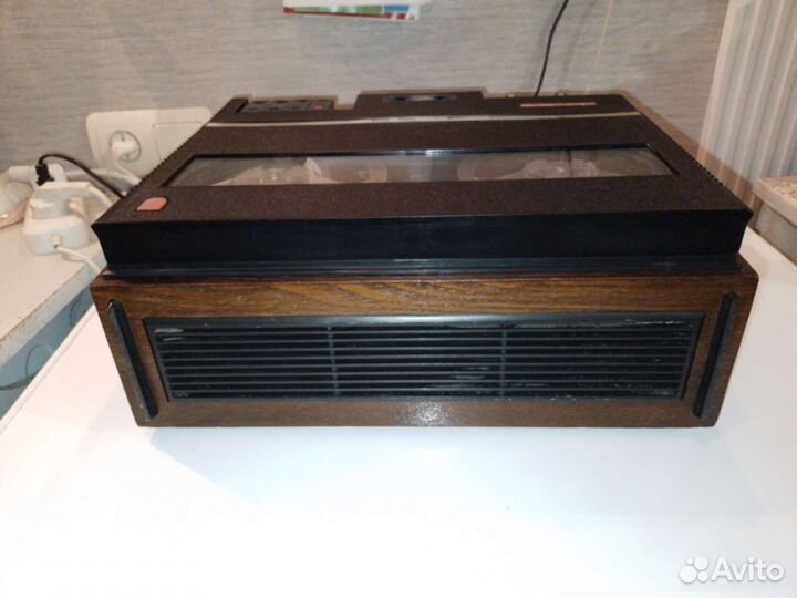 Катушечный магнитофон дайна