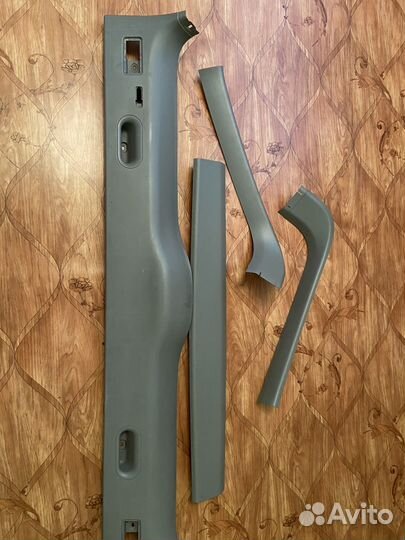 Пластик обшивки крышки багажника бмв е53