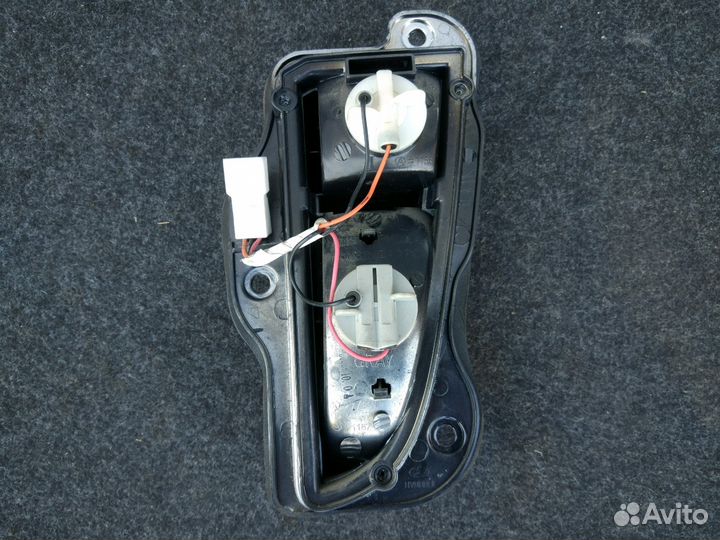 Фонарь крышки багажника Хендай Элантра 3 хетчбек