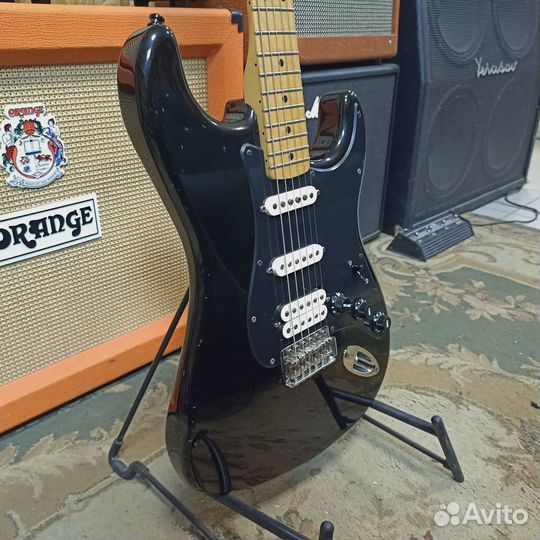 Электрогитара Fender Stratocaster Standard HSS Bla