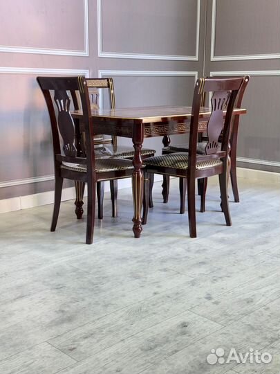 Стол и стулья новые