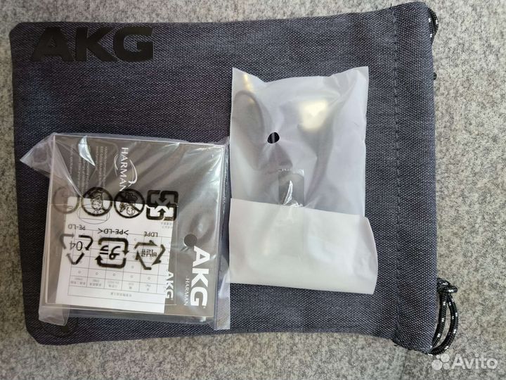 Беспроводные наушники AKG Y500