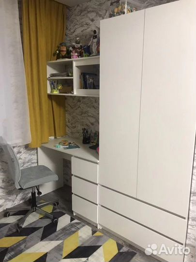 Письменный стол Хилтон с полкой