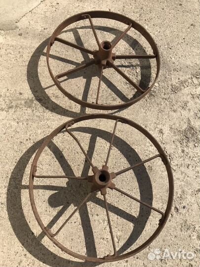 Старинные кованные колёса
