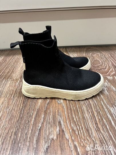 Кроссовки zara